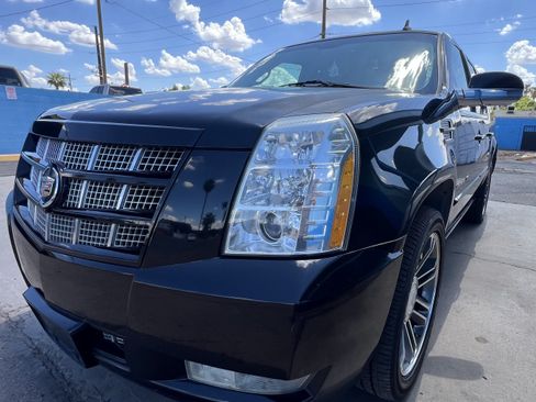 Used 2013 Cadillac Escalade ESV Premium AWD/4WD image 8