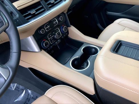 Used 2024 Chevrolet Suburban Premier image 15