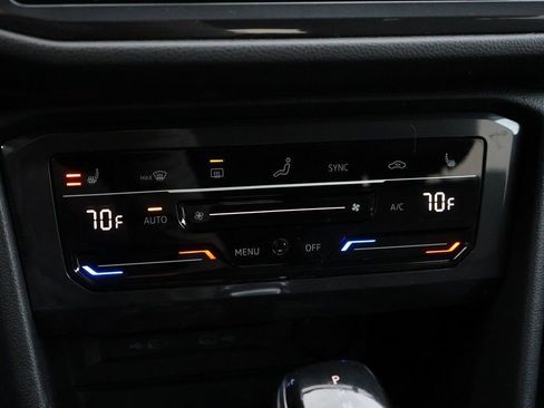 Used 2022 Volkswagen Tiguan SE image 25