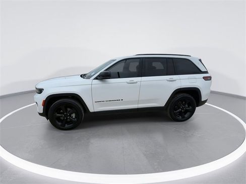 Used 2023 Jeep Grand Cherokee Limited w/ Black Appearance Package image 6