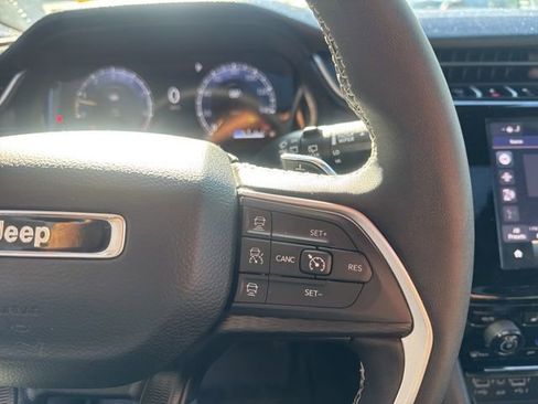 Used 2024 Jeep Grand Cherokee Altitude image 14