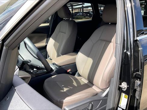 Used 2025 Audi Q5 Premium w/ Convenience Package image 8