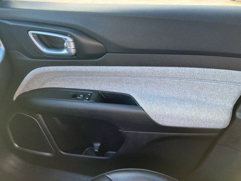 Certified 2023 Jeep Compass Latitude w/ Convenience Group image 19