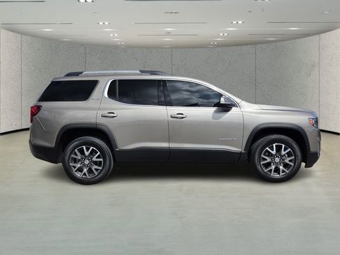 Used 2023 GMC Acadia SLE w/ Driver Convenience Package image 2