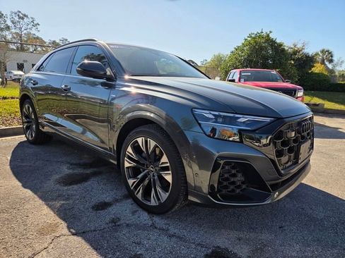 Used 2025 Audi Q8 Premium Plus image 3