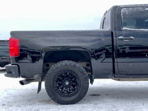 Used 2018 Chevrolet Silverado 1500 High Country image 11