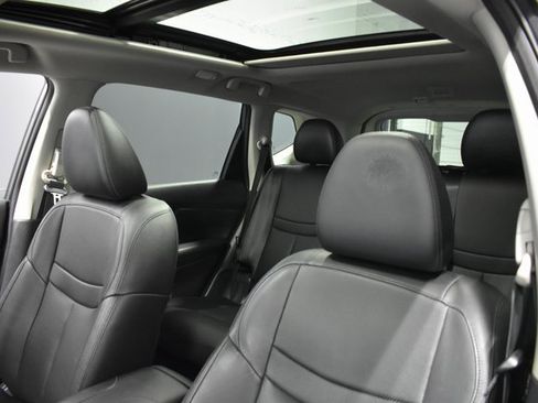 Used 2020 Nissan Rogue SL w/ Premium Package image 15