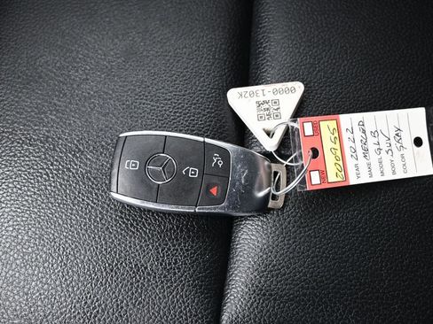 Used 2022 Mercedes-Benz GLB 250 w/ Premium Package Lite image 36