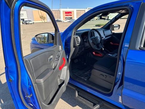 Used 2025 Nissan Frontier PRO-4X image 24