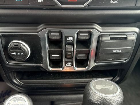 Used 2023 Jeep Wrangler Unlimited w/ Cold Weather Group image 32