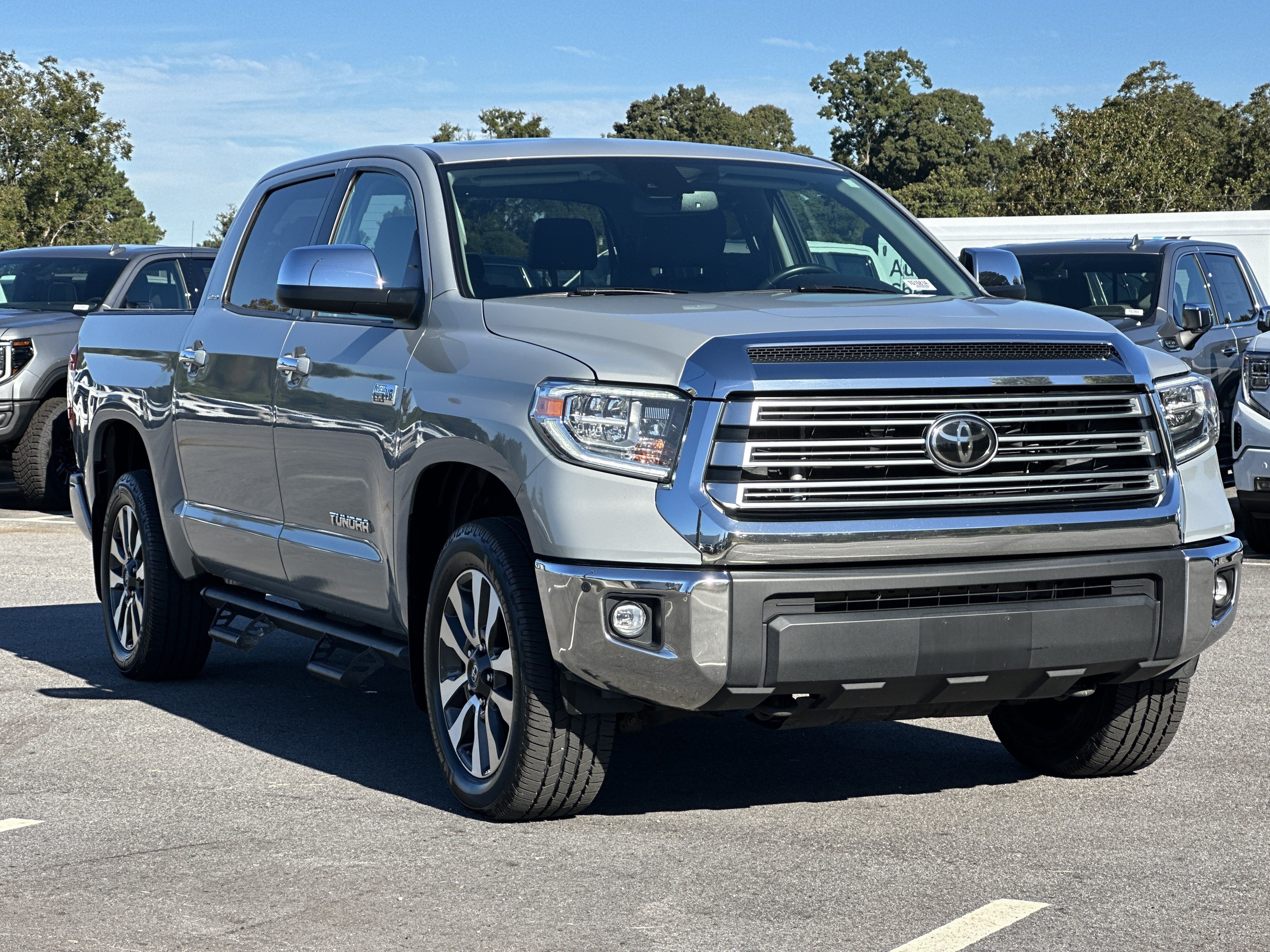 Used 2021 Toyota Tundra Limited w/ Limited Premium Package AWD/4WD image 3