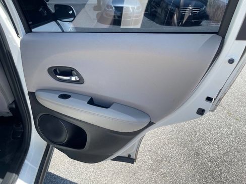 Used 2018 Honda HR-V LX image 21