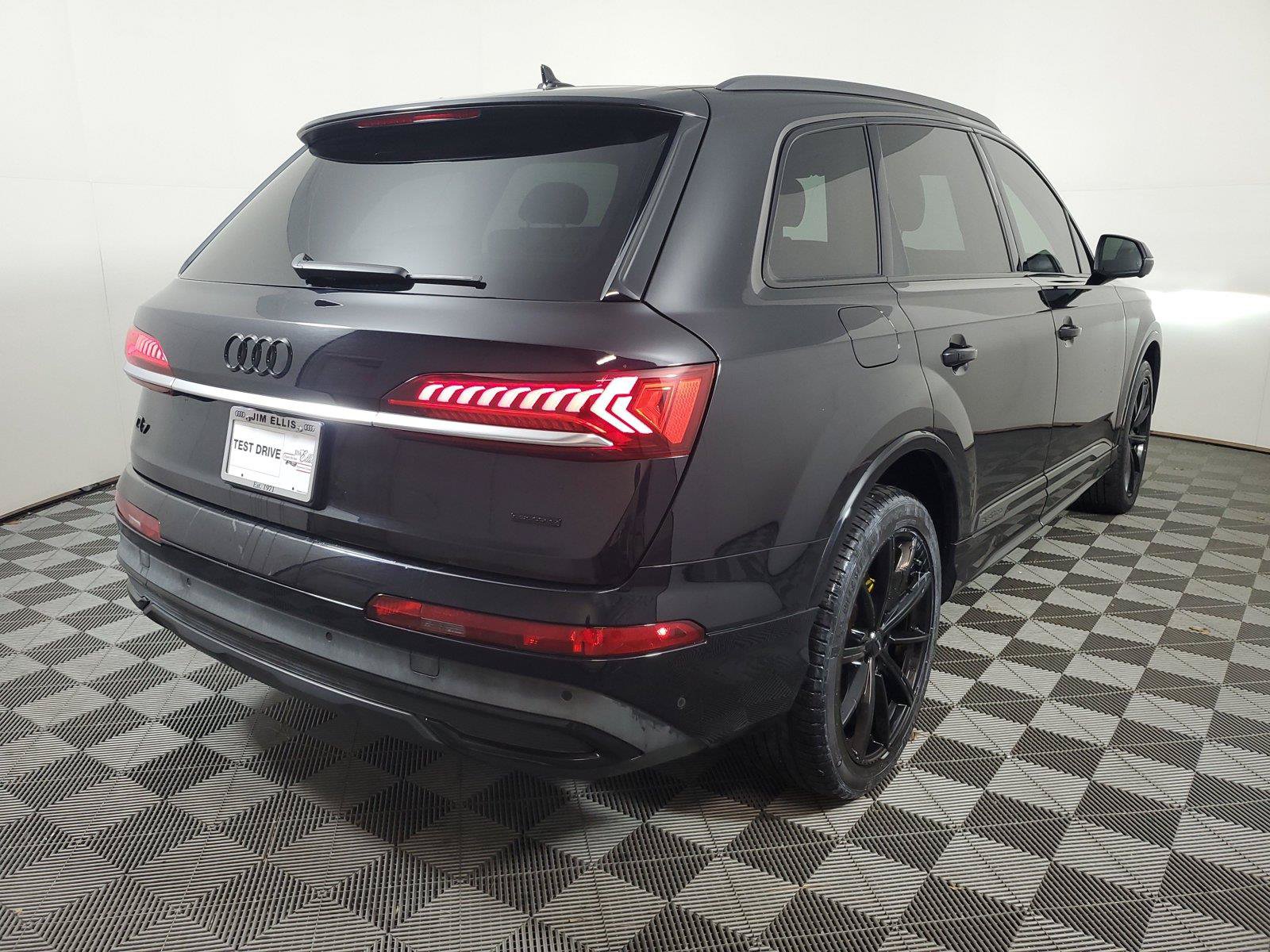 Used 2021 Audi Q7 3.0T Premium Plus w/ Premium Plus Package AWD/4WD image 6