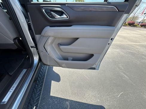 Used 2023 Chevrolet Suburban Z71 w/ Luxury Package image 16