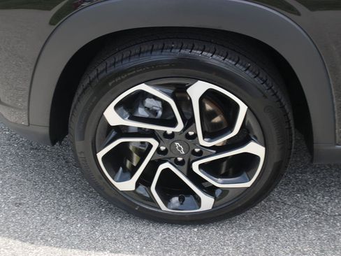 Used 2025 Chevrolet Trax RS w/ Sunroof Package FWD image 24