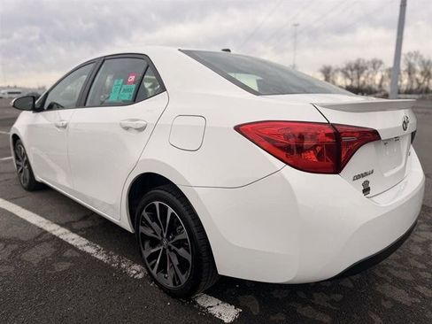Used 2018 Toyota Corolla SE w/ SE Premium Package FWD image 3