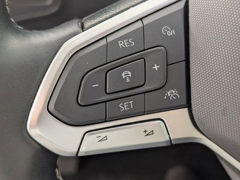 Used 2024 Volkswagen Tiguan SE image 17