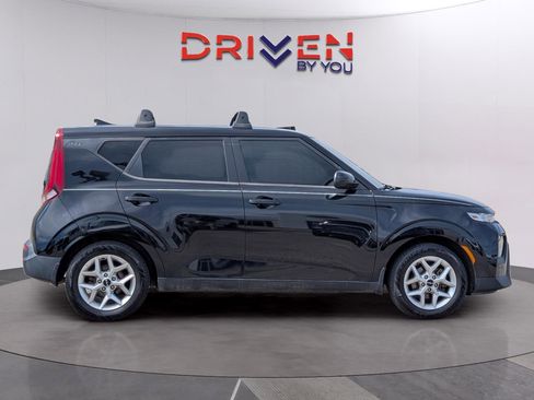 Used 2022 Kia Soul LX w/ Technology Package image 6