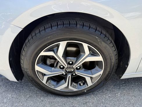 Used 2020 Kia Forte LXS FWD image 27