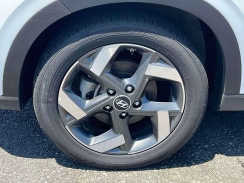 Used 2025 Hyundai Venue Limited FWD image 11