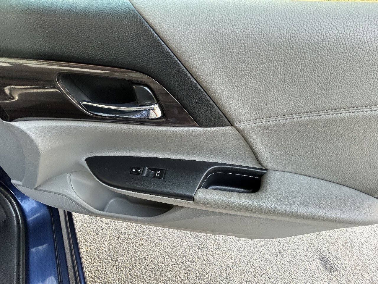 Used 2017 Honda Accord EX-L image 23