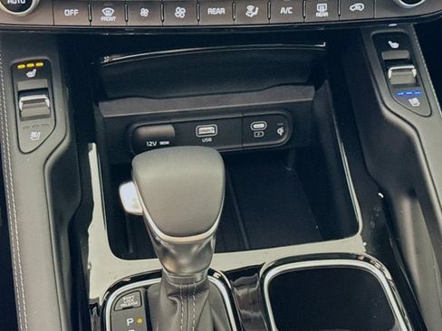 Used 2025 Kia Telluride EX w/ EX Captain's Chair Package AWD/4WD image 21