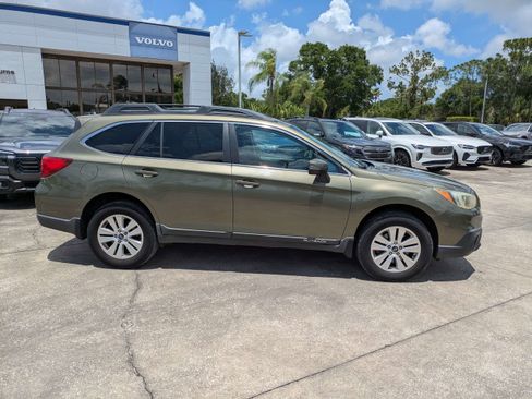 Used 2015 Subaru Outback 2.5i Premium AWD/4WD image 3