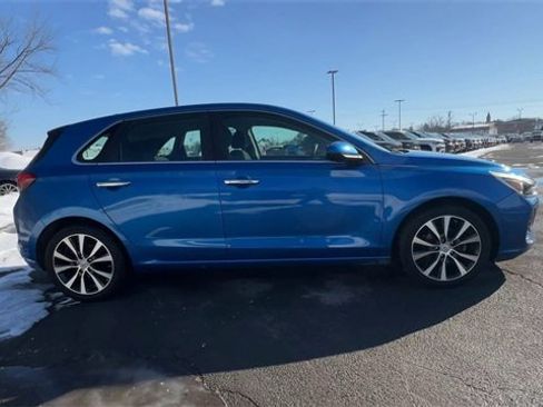 Used 2018 Hyundai Elantra GT image 9