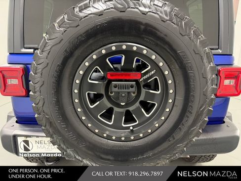 Used 2018 Jeep Wrangler Unlimited Sahara AWD/4WD image 15