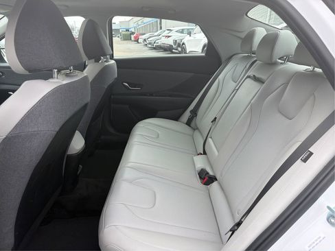 Certified 2025 Hyundai Elantra Limited FWD image 10