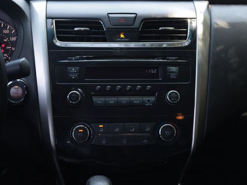 Used 2013 Nissan Altima 2.5 S FWD image 11