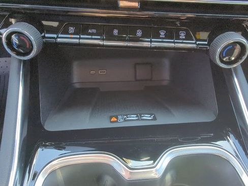 New 2026 Chevrolet Traverse LT w/ Midnight/Sport Edition FWD image 18