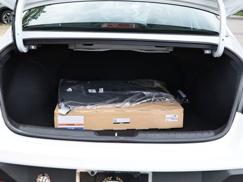 Certified 2025 Hyundai Elantra SEL FWD image 29