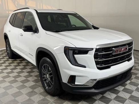 Used 2025 GMC Acadia Elevation image 9