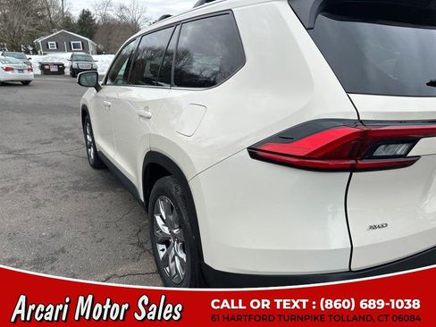 Used 2024 Toyota Grand Highlander AWD image 12