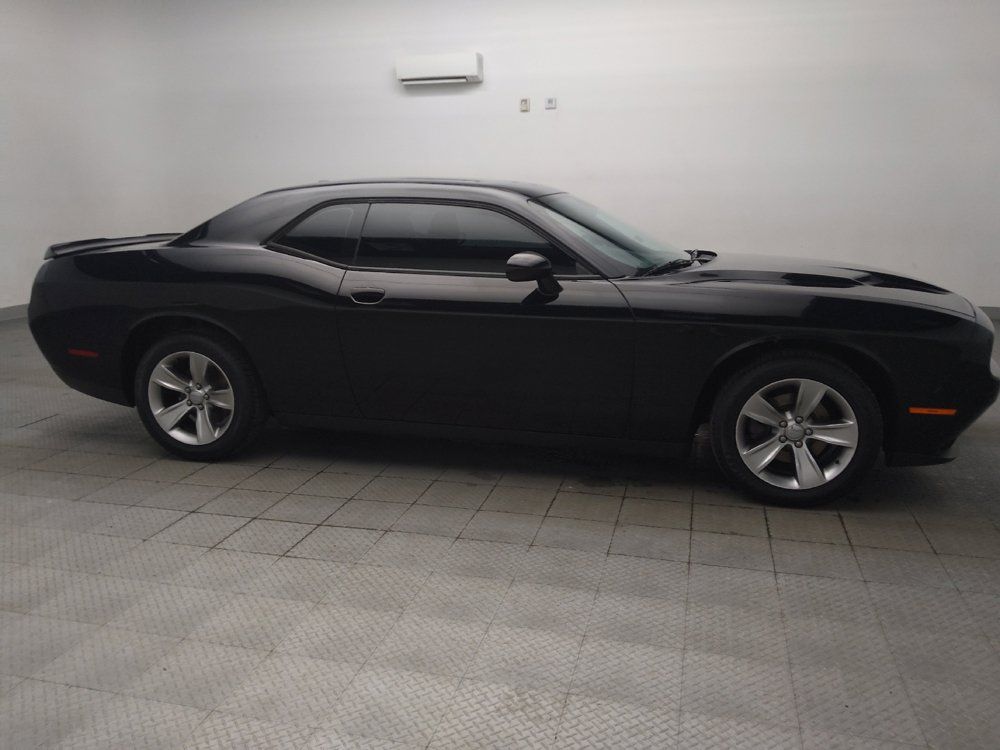 Used 2019 Dodge Challenger SXT RWD image 11