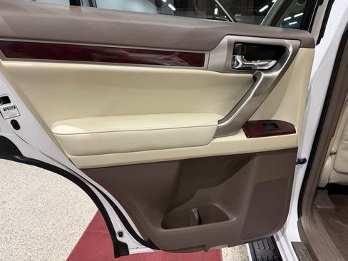 Used 2012 Lexus GX 460 w/ Comfort Plus Pkg image 26