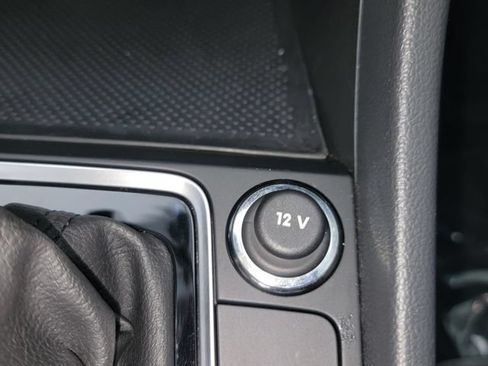 Used 2020 Volkswagen Jetta SE w/ SE Cold Weather Package FWD image 25