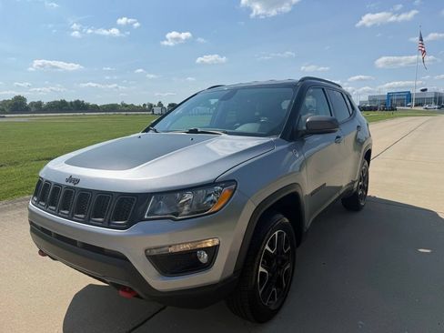 Used 2020 Jeep Compass Trailhawk AWD/4WD image 11
