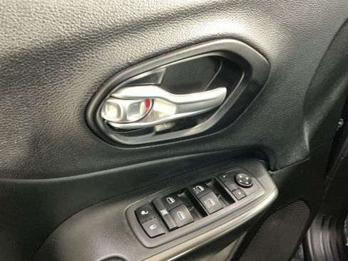 Used 2021 Jeep Cherokee Trailhawk w/ Sun, Sound & Nav Group AWD/4WD image 16
