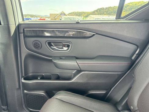 Used 2025 Honda Pilot Black Edition image 26