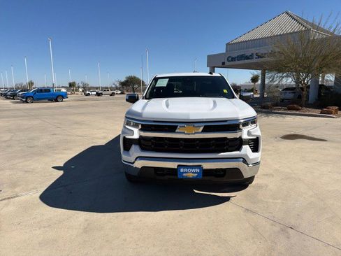 Used 2025 Chevrolet Silverado 1500 LT image 2