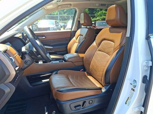 Certified 2024 Nissan Pathfinder Platinum AWD/4WD image 17