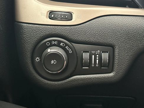 Used 2017 Jeep Cherokee Latitude w/ True North Edition AWD/4WD image 31