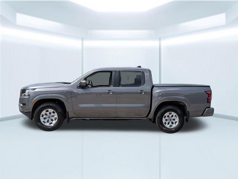 Used 2024 Nissan Frontier SV RWD image 2
