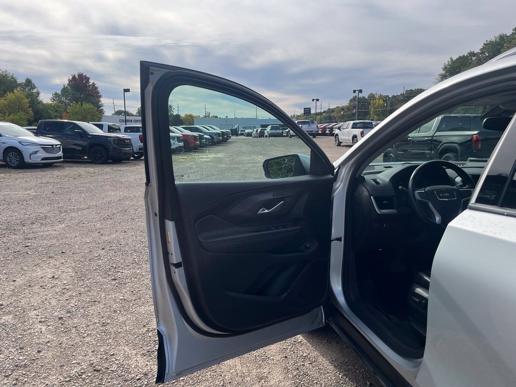 Used 2022 GMC Terrain SLT AWD/4WD image 16