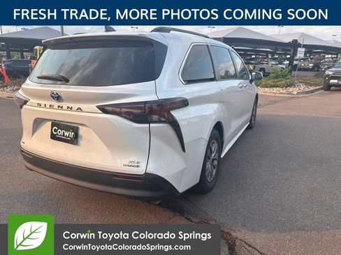 Used 2023 Toyota Sienna XLE w/ XLE Plus Package AWD/4WD image 9