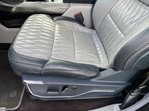 Used 2022 Ford F150 Limited image 7