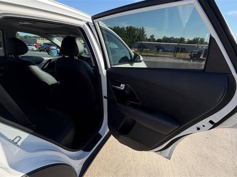 Used 2020 Kia Niro Touring FWD image 10
