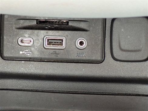 Used 2023 Chevrolet Equinox LT image 28